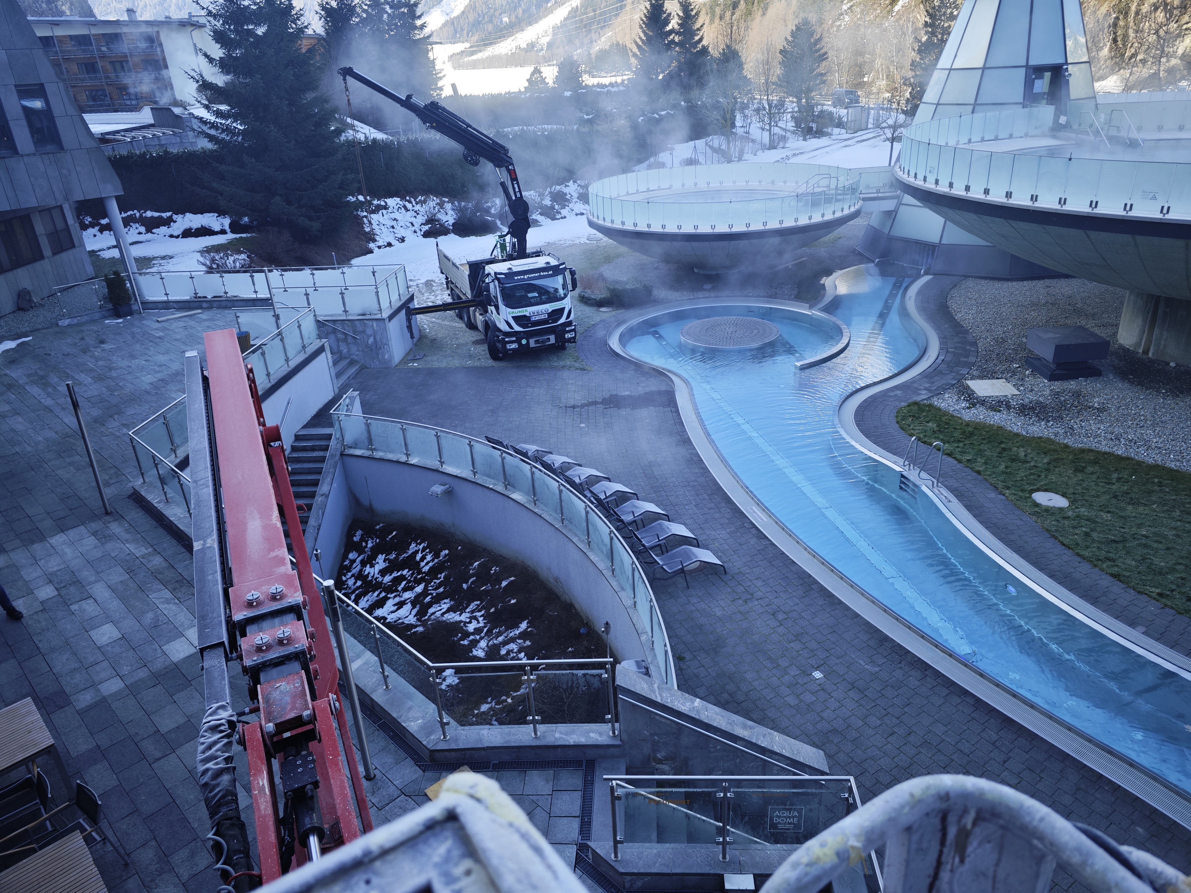 Steigerarbeiten beim Aqua Dome
